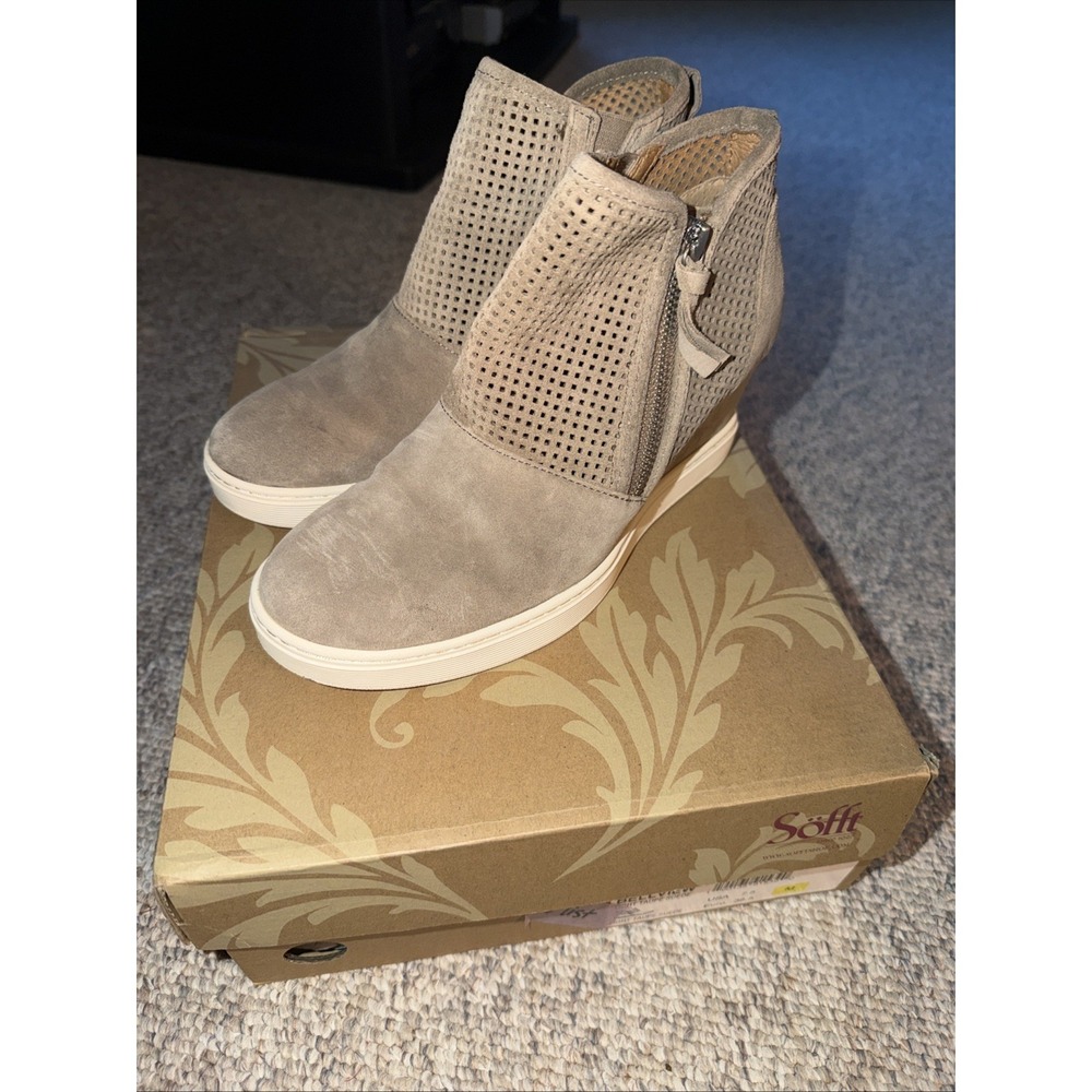 Women's Soffft Size 7.5 Bellview Light Taupe Suede